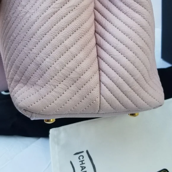 Extra pics for CHANEL Gorgeous blush Pink CC Logo V Stitch Chain Shoulder bag - Picture 15 of 16